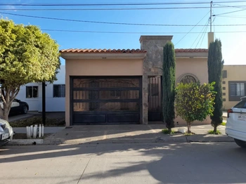 5_1903 | CASA EN VENTA 2 REC FRAC PRADOS DEL SUR AMUEBLADA | GCI Bienes Raíces